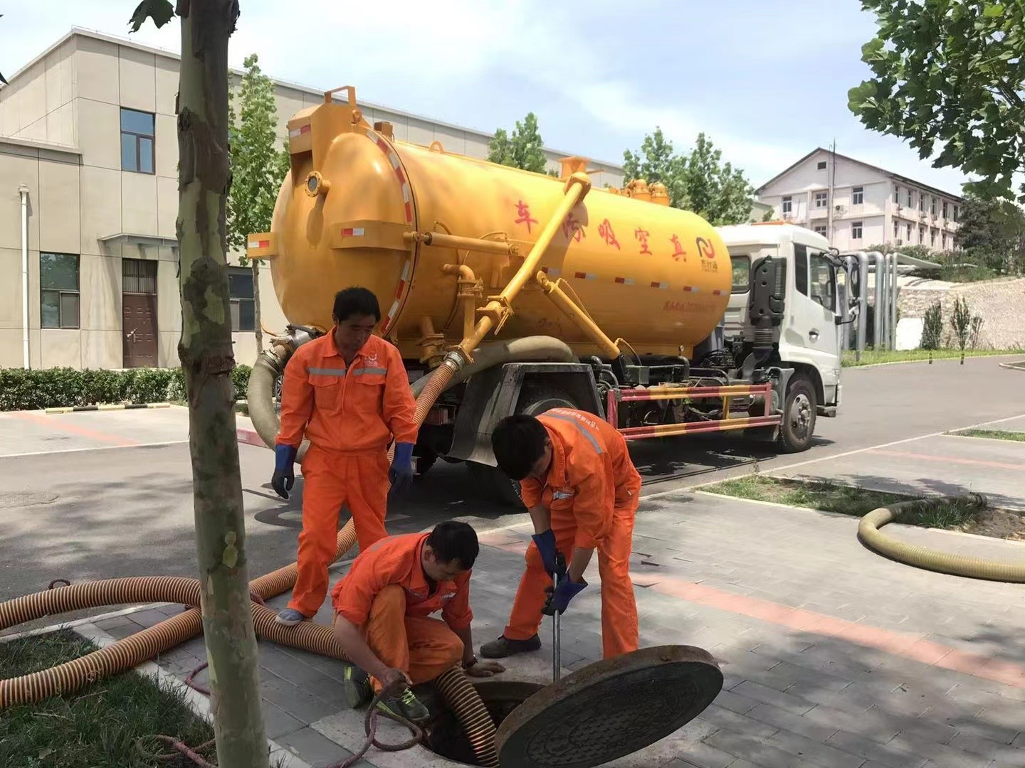 宜城化粪池清理与5-8吨吸粪车施工效率分析